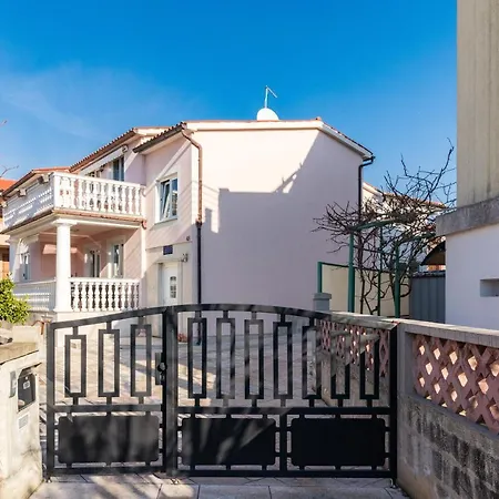 Comfortable With Sea View Apartment *
