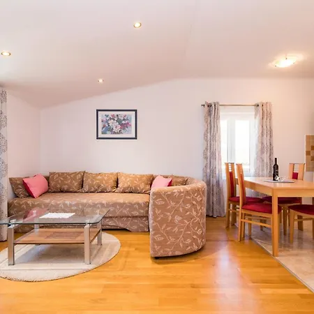 Comfortable With Sea View Apartment