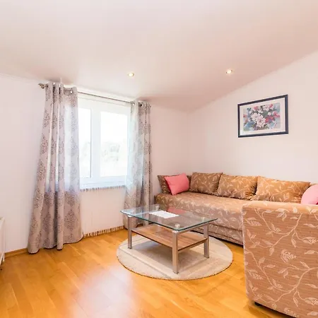 Apartment Comfortable With Sea View