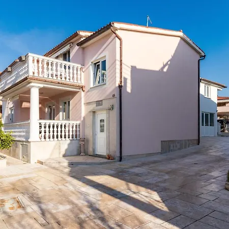 Apartment Comfortable With Sea View